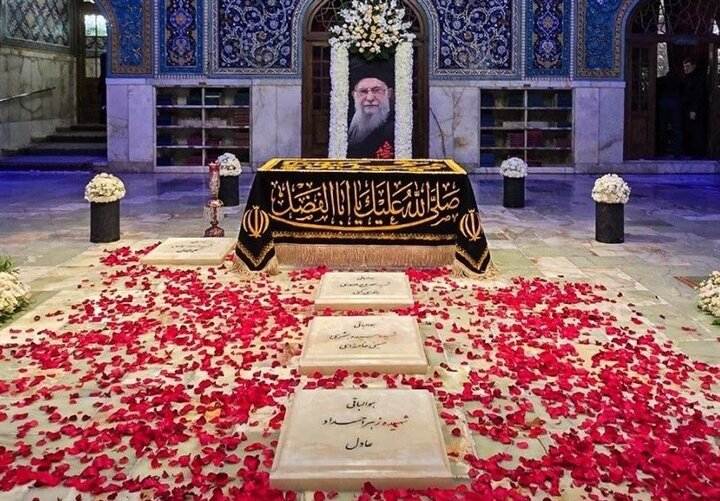 مزار رهبر شهید